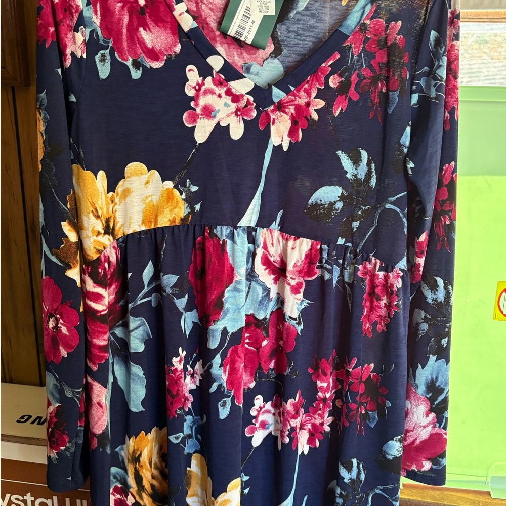 Floral V-Neck Long Sleeve Tunic by Sew In Love. Size M. NWT.